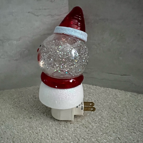 Like NEW nightlight. Plug in and on off switch. 5” - Picture 3 of 4